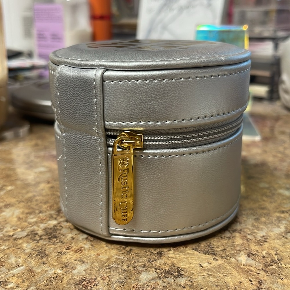 Rustic Cuff Travel Jewelry Case - Picture 5 of 9